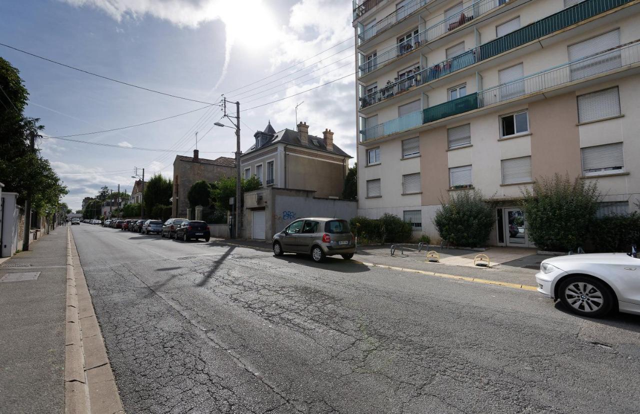 Studio A 300 Metres De La Gare Et 25 Minutes De Paris En Train Melun Luaran gambar