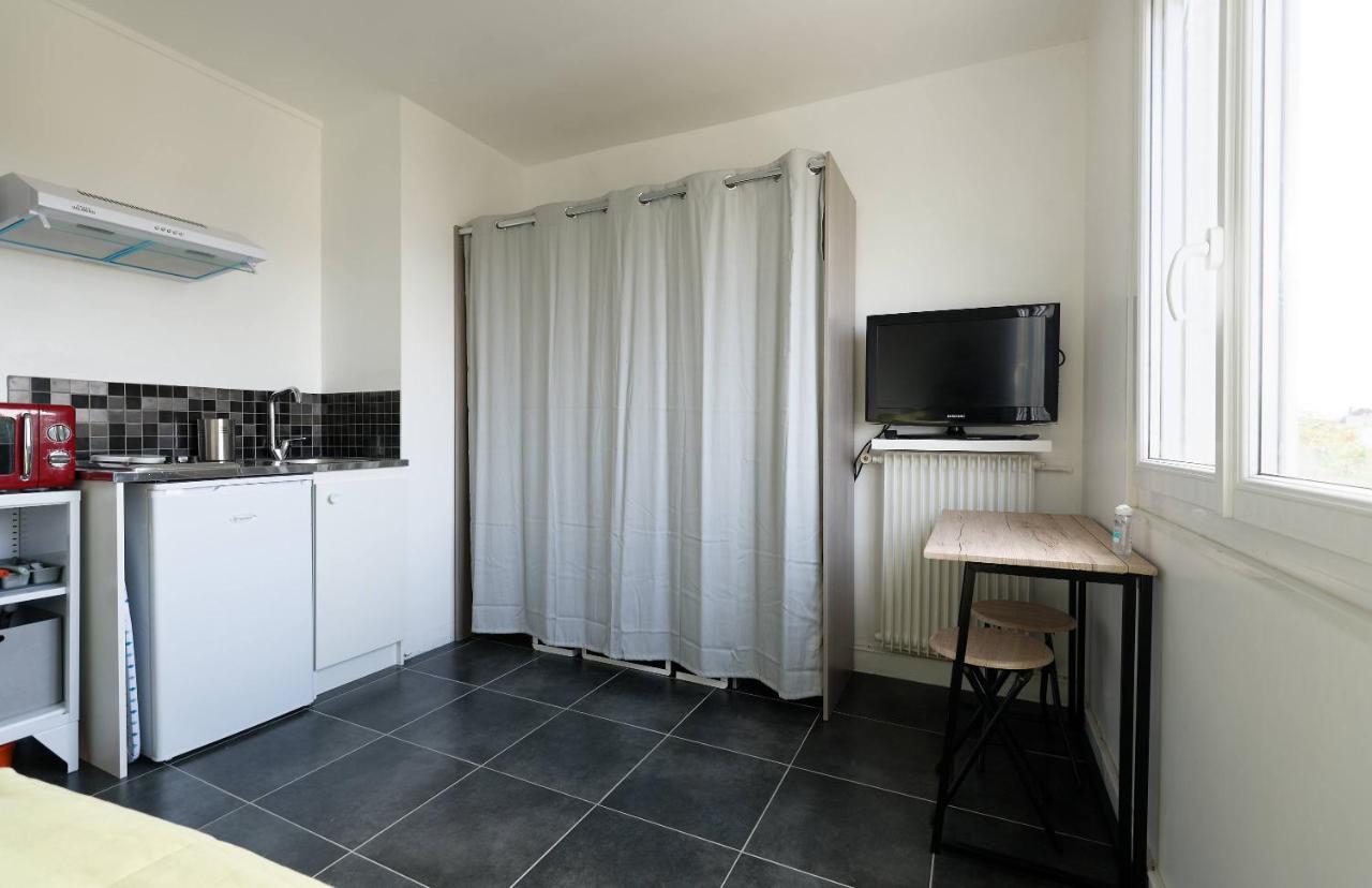 Studio A 300 Metres De La Gare Et 25 Minutes De Paris En Train Melun Luaran gambar