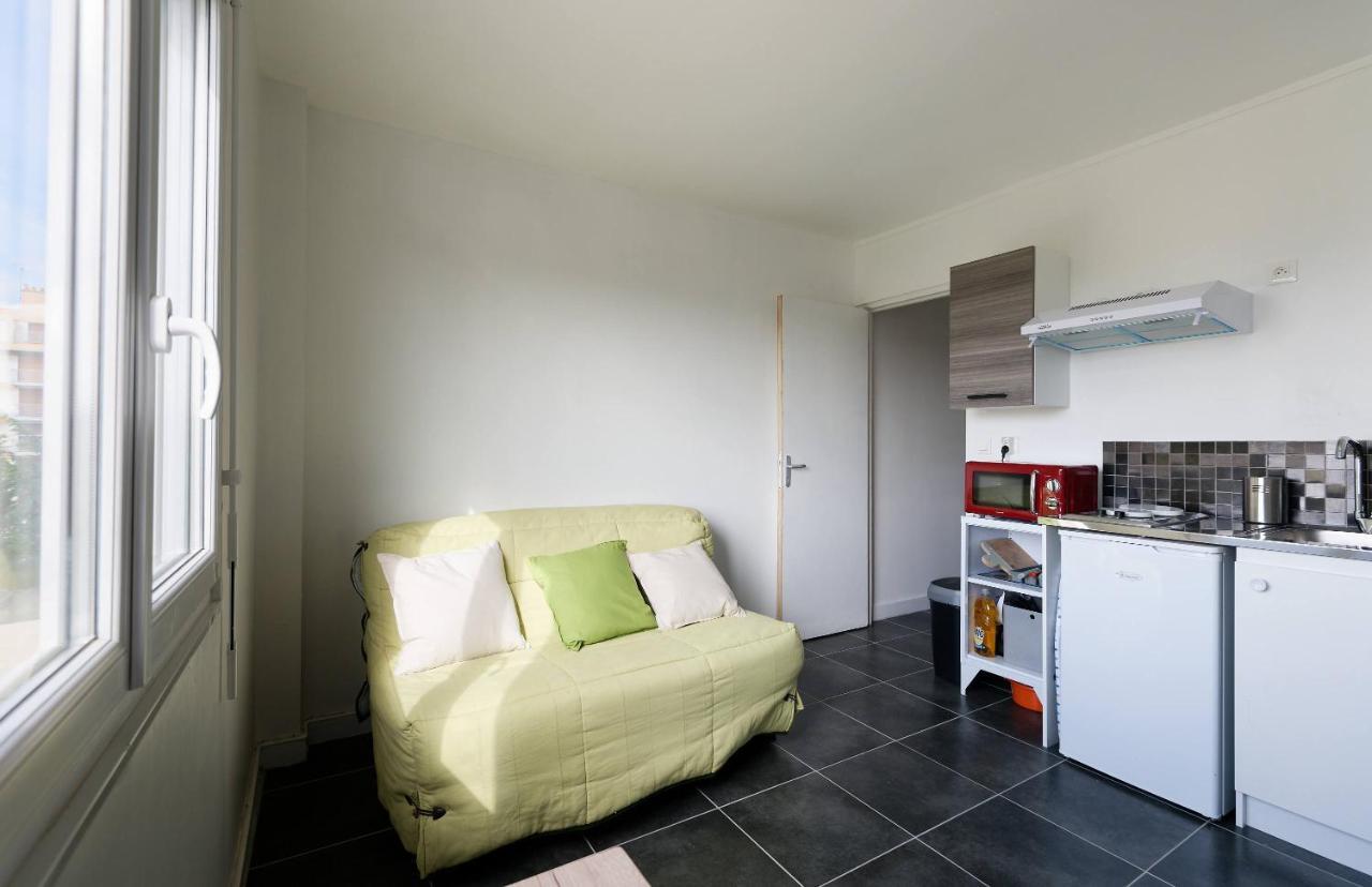 Studio A 300 Metres De La Gare Et 25 Minutes De Paris En Train Melun Luaran gambar