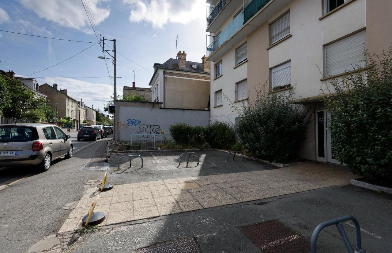 Studio A 300 Metres De La Gare Et 25 Minutes De Paris En Train Melun Luaran gambar