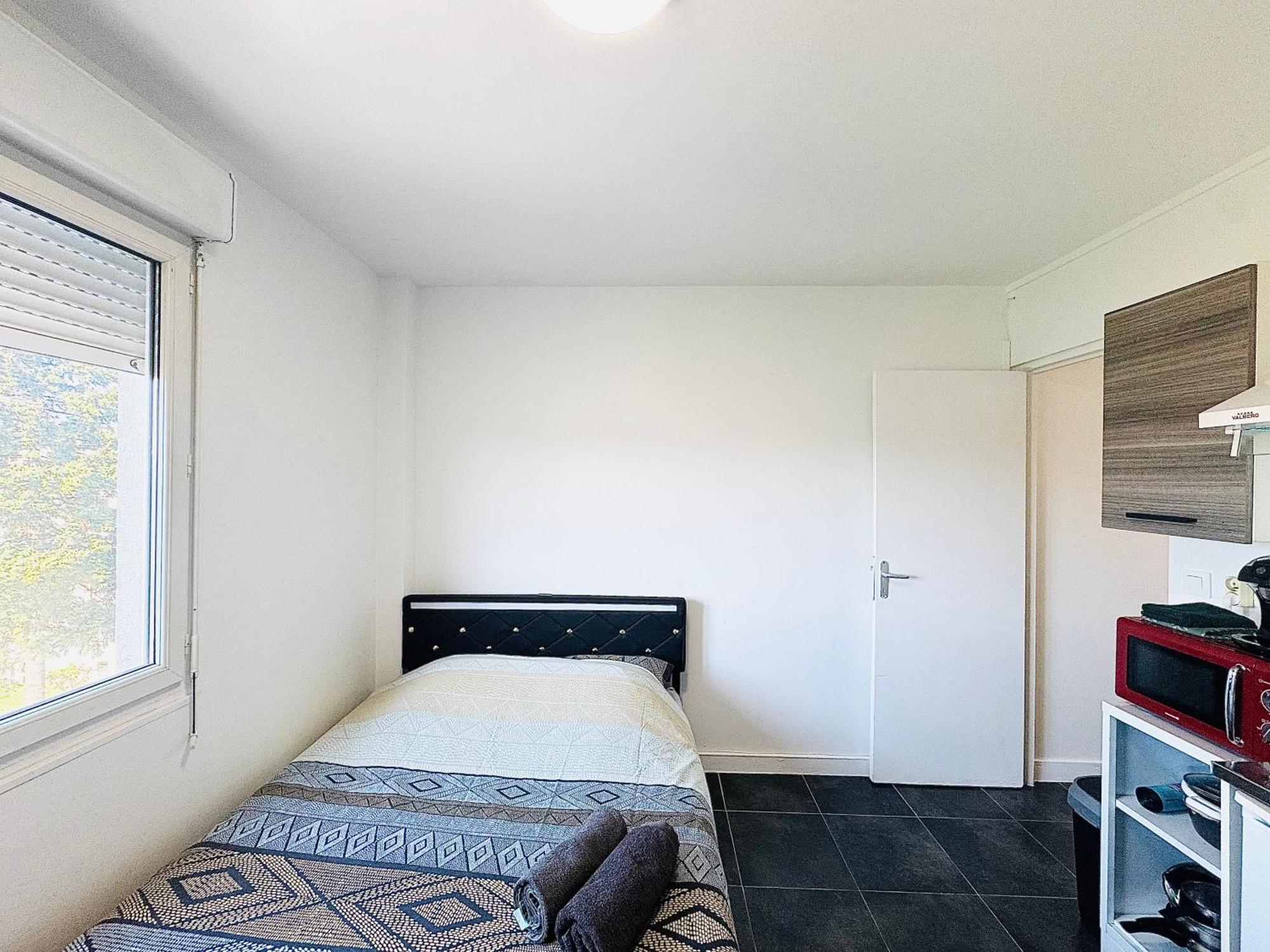 Studio A 300 Metres De La Gare Et 25 Minutes De Paris En Train Melun Luaran gambar
