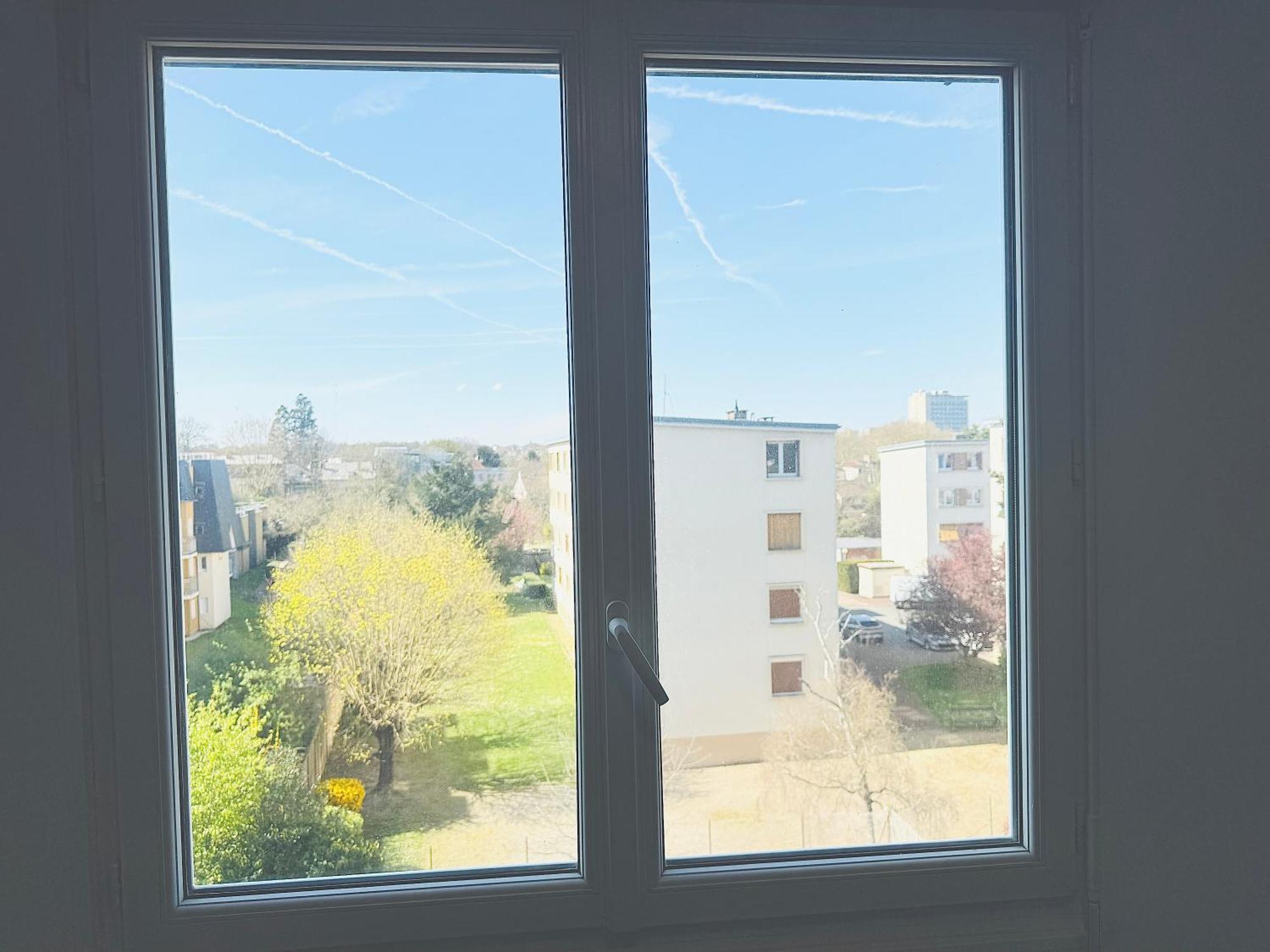 Studio A 300 Metres De La Gare Et 25 Minutes De Paris En Train Melun Luaran gambar