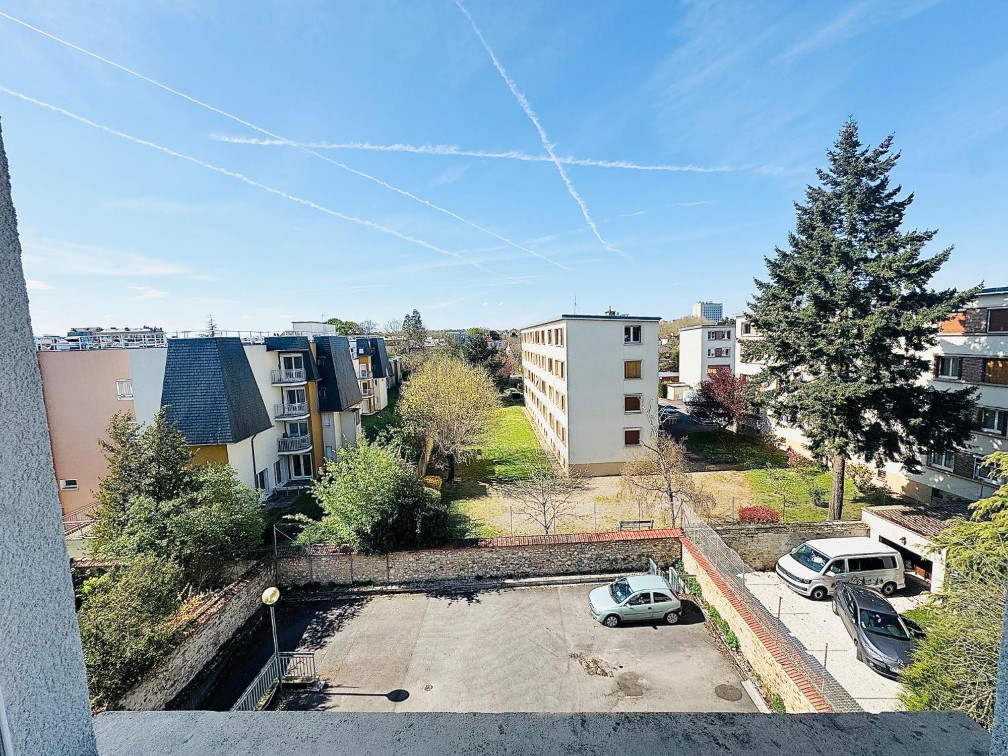 Studio A 300 Metres De La Gare Et 25 Minutes De Paris En Train Melun Luaran gambar