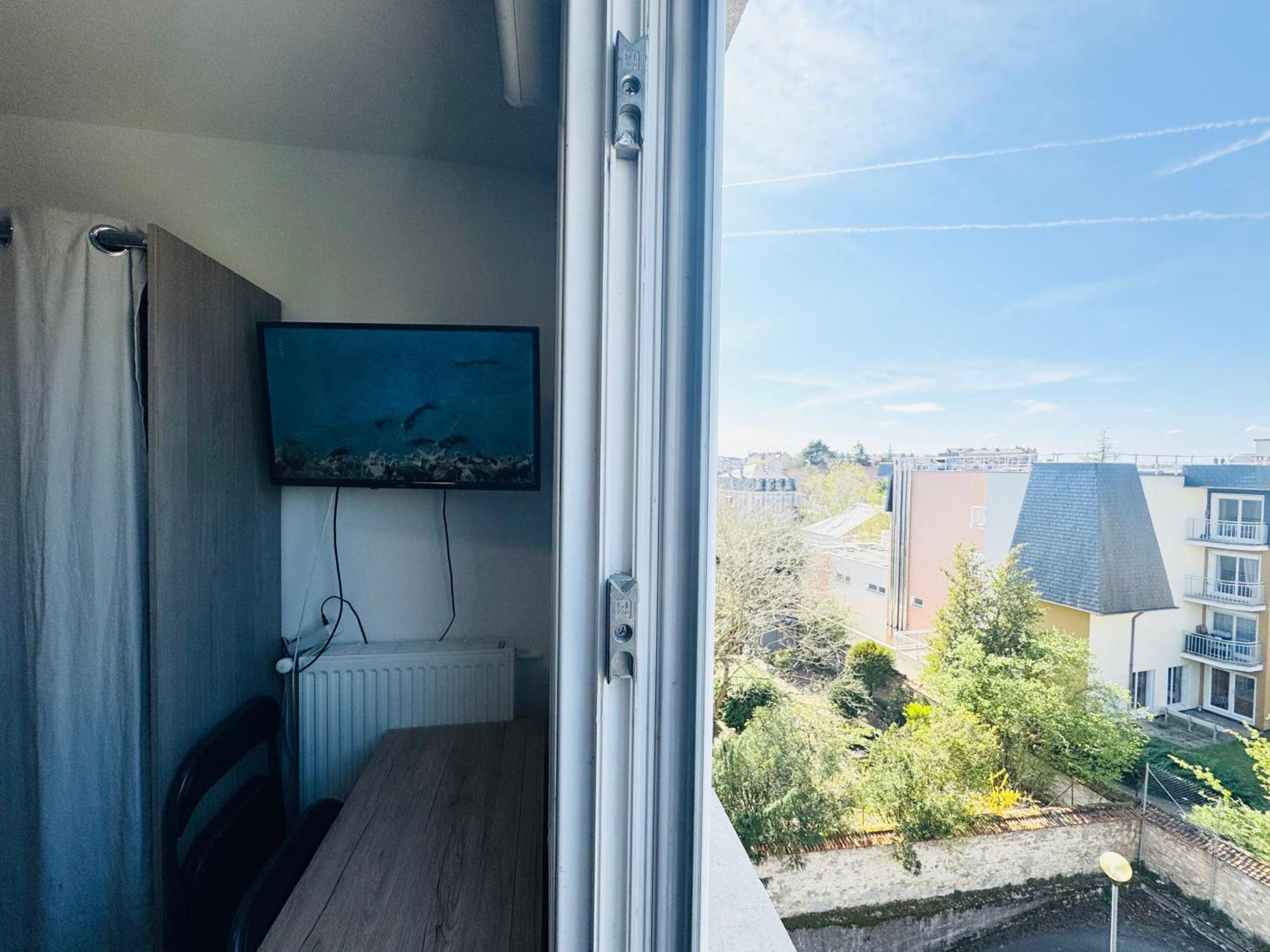 Studio A 300 Metres De La Gare Et 25 Minutes De Paris En Train Melun Luaran gambar