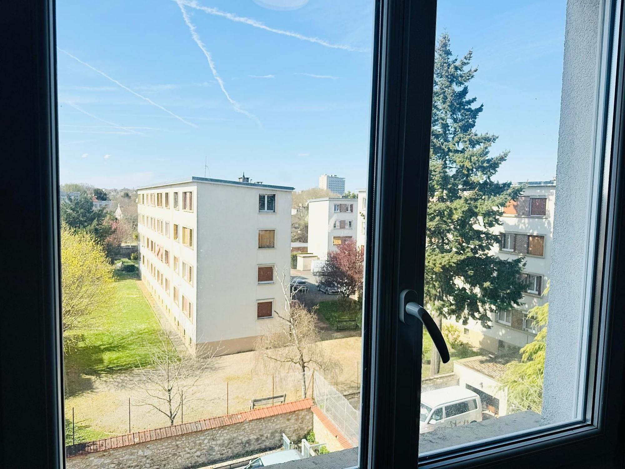 Studio A 300 Metres De La Gare Et 25 Minutes De Paris En Train Melun Luaran gambar