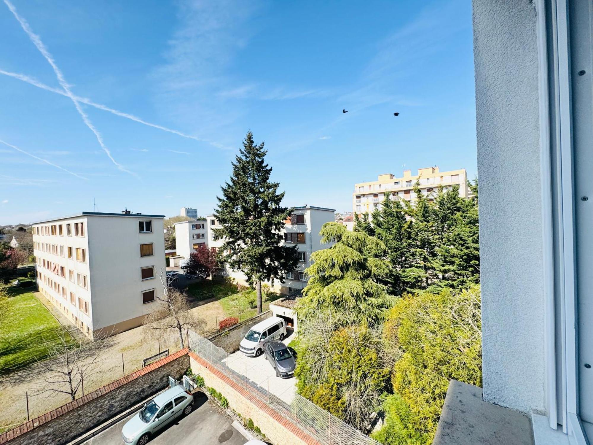 Studio A 300 Metres De La Gare Et 25 Minutes De Paris En Train Melun Luaran gambar